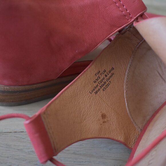 Gentle Souls By Kenneth Cole Red Fina Womens Sandals - Picture 8 of 11